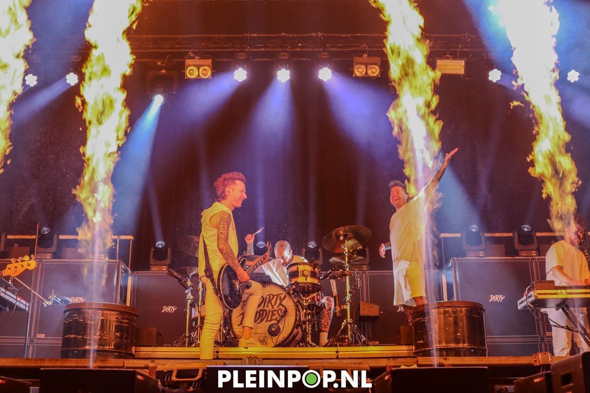 THE DIRTY DADDIES     (4)